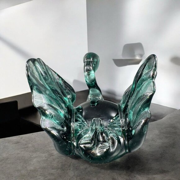 Hand Blown Emerald Green Glass Duck Bird Swan Hand Made Glass Figure Paperweight - Picture 3 of 16